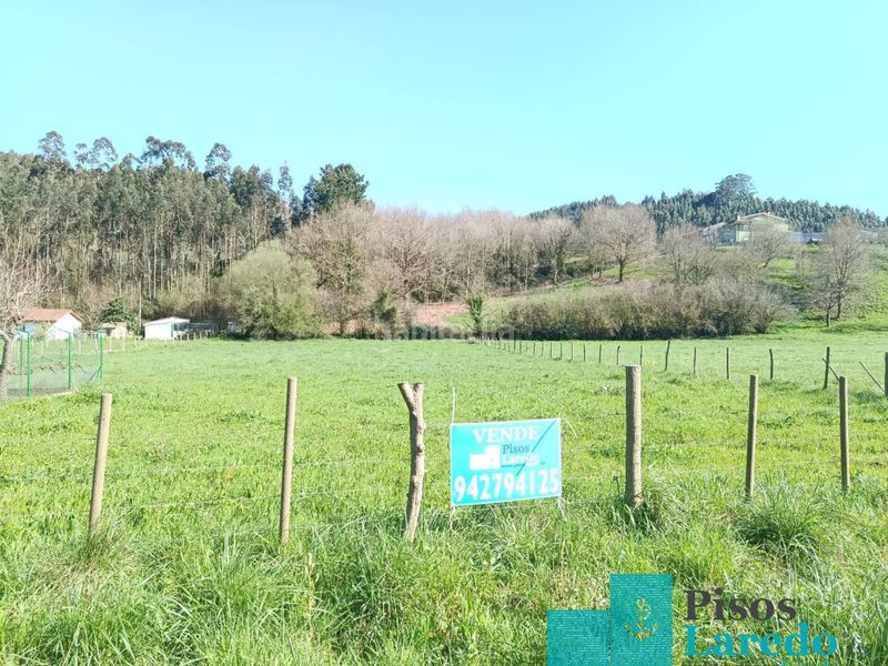 Foto aa927574-a8d8-4d8e-83ca-287007fa1e8c. Finca rústica a calle bernales 1 a Ampuero