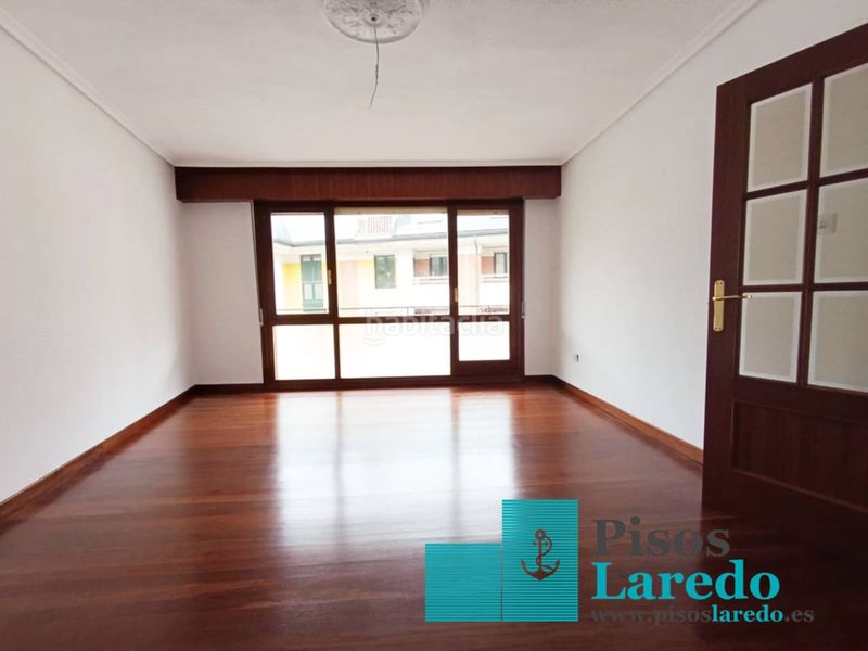 Foto c71f17d6-ab36-43f5-ae49-2bfb2c185567. Casa amb calefacció aparcament a Limpias