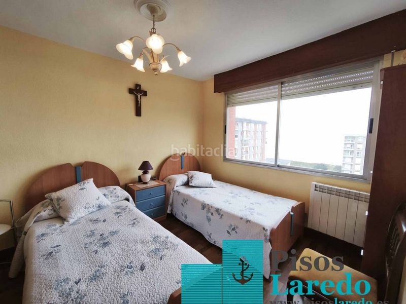 Foto 2ec020fa-fc87-490c-89ed-43553f6bd972. Pis amb calefacció aparcament a El Puntal Laredo