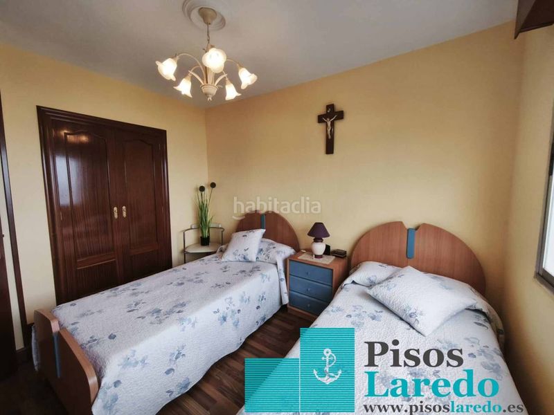 Foto 5afb8cf4-55a2-4ab3-b588-f5345edc7ca7. Pis amb calefacció aparcament a El Puntal Laredo