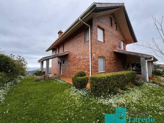 Xalet en Calle barrio el canton 9. Impresionante chalet individual con gran parcela de terreno en s