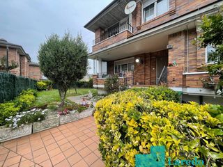 Chalet in Calle pesquera 1. Impresionante chalet individual con hermoso jardin en laredo!!!!