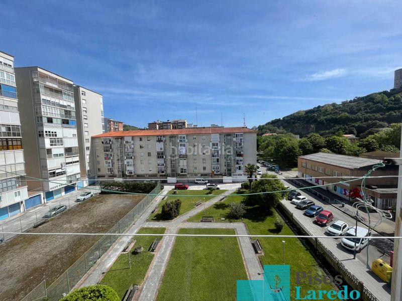 Foto 3976e8eb-9784-4eee-a329-6fa31923b0ba. Pis amb calefacció aparcament a Centro Laredo