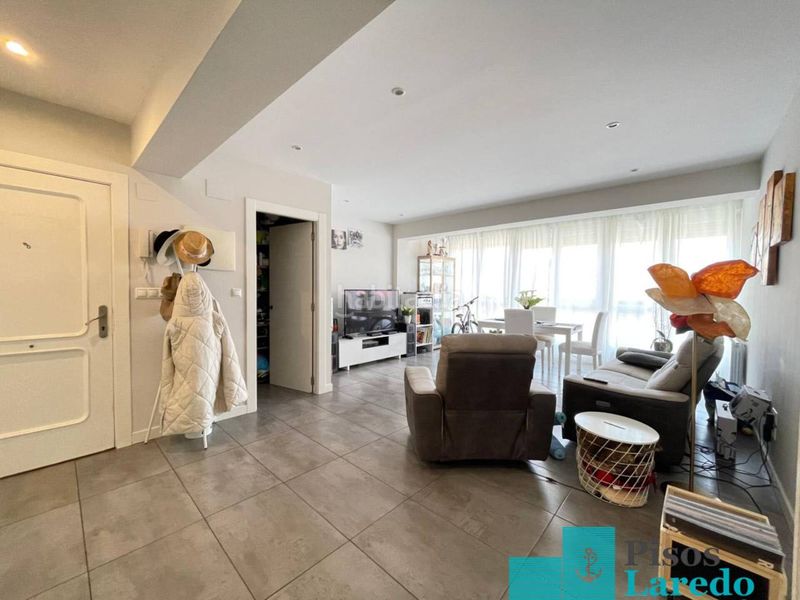 Foto 4070c737-dc5f-4f20-918f-5b8094105d80. Pis amb calefacció aparcament a Centro Laredo