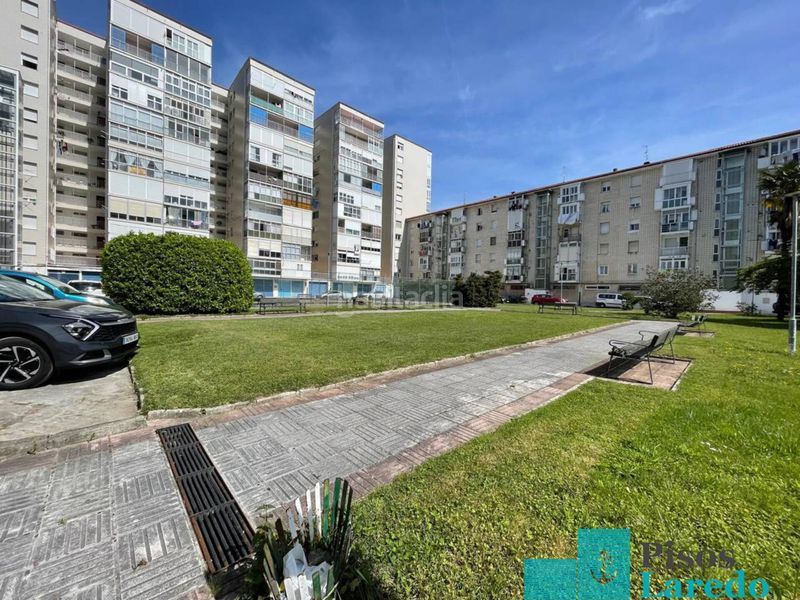 Foto 83069501-cab9-478a-af4c-ff9dd568bf30. Pis amb calefacció aparcament a Centro Laredo