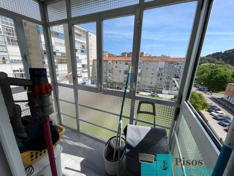 Foto d2fa90eb-bb0b-49df-a93a-53c91d4e9aa6. Pis amb calefacció aparcament a Centro Laredo