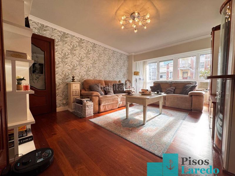 Foto 0049058f-e956-466d-81a8-bf8e3edce557. Pis amb calefacció aparcament piscina a Carlos V Laredo