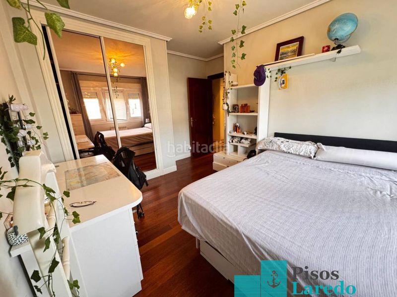 Foto 27a9a0c7-d67e-44e3-9c54-c676a5f6da98. Pis amb calefacció aparcament piscina a Carlos V Laredo