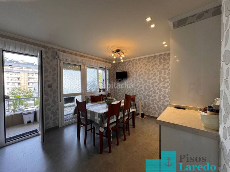 Foto 2e191167-64fc-4c9b-963a-8213cc4f0960. Pis amb calefacció aparcament piscina a Carlos V Laredo