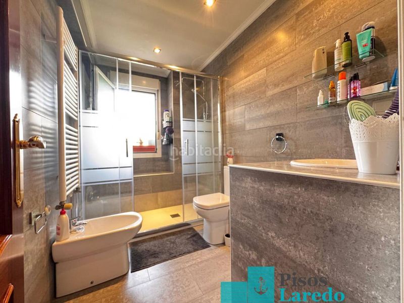 Foto 2f4812b8-8c4e-4665-a94a-ec0b87acd1b7. Pis amb calefacció aparcament piscina a Carlos V Laredo