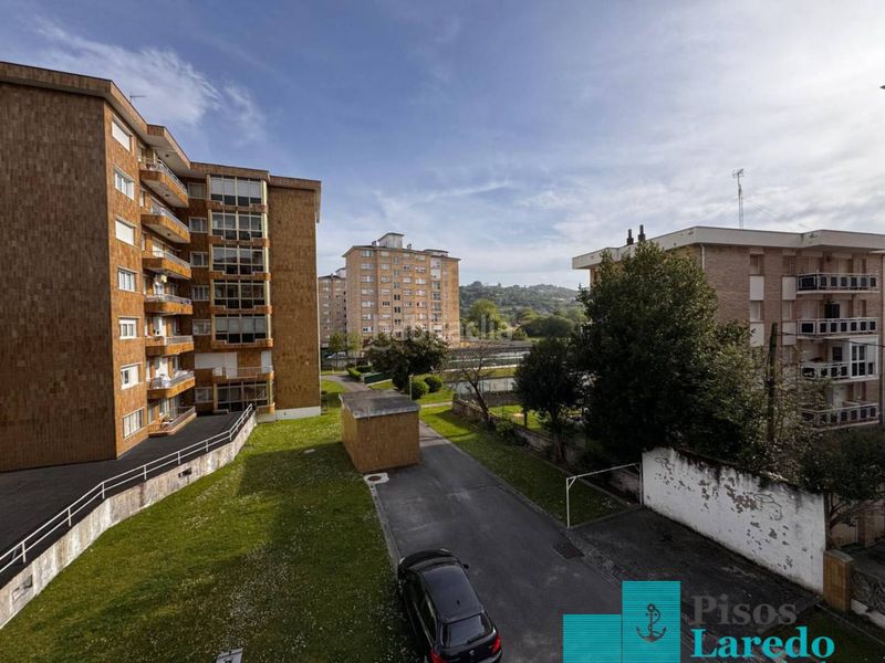Foto 42317b36-10ad-449c-acb6-f48ac4435e46. Pis amb calefacció aparcament piscina a Carlos V Laredo