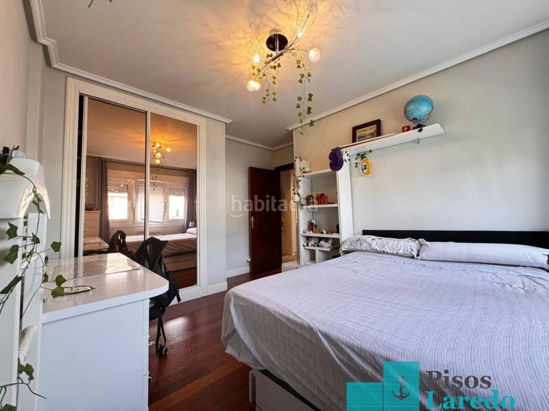 Foto 50eb747d-5d68-429b-a515-7b318a488e00. Pis amb calefacció aparcament piscina a Carlos V Laredo