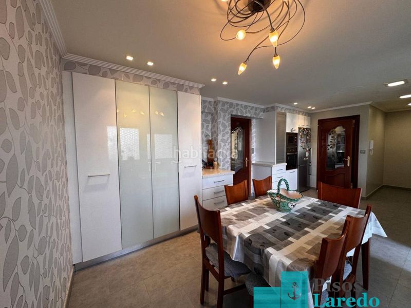 Foto 9b331519-8c69-4b3c-85ef-3dccf03906a2. Pis amb calefacció aparcament piscina a Carlos V Laredo