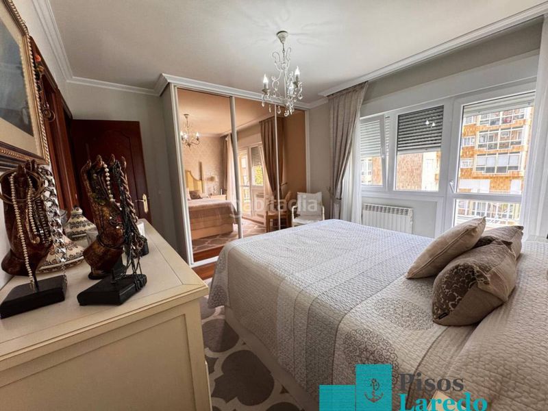 Foto bcbc4f1f-d129-422f-9e2b-6ff7d4078792. Pis amb calefacció aparcament piscina a Carlos V Laredo