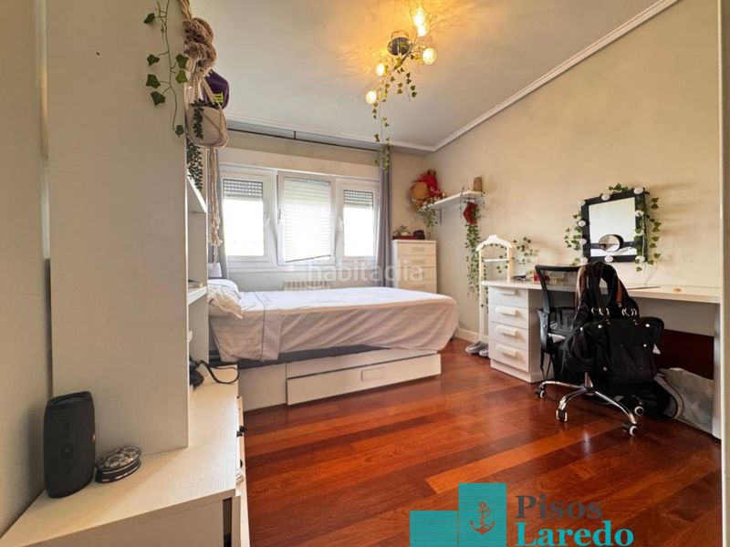 Foto d07bbfcf-90c7-4489-879e-0ffe516a74a3. Pis amb calefacció aparcament piscina a Carlos V Laredo