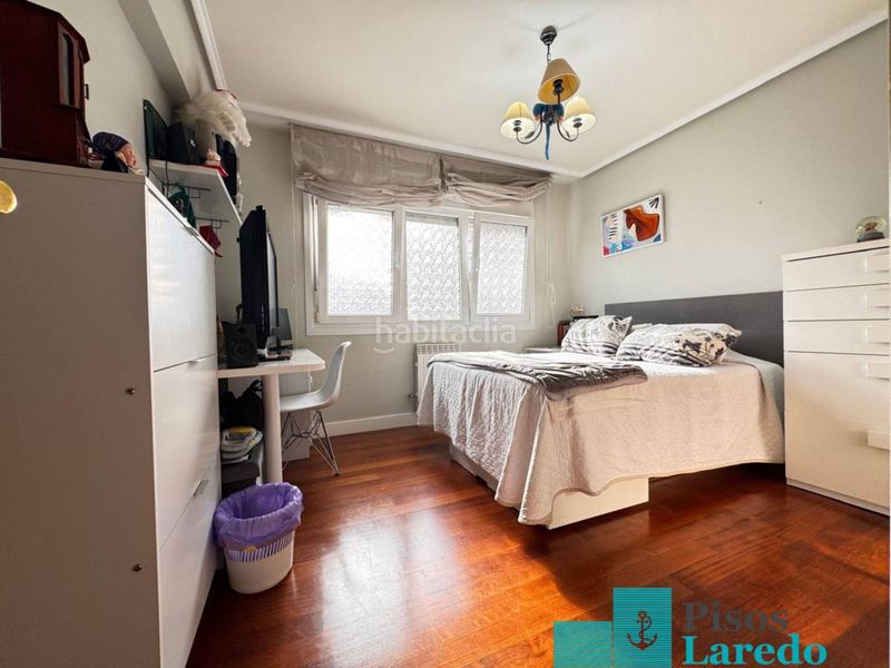 Foto e2e42117-2f36-4342-a7d7-c02edb811183. Pis amb calefacció aparcament piscina a Carlos V Laredo