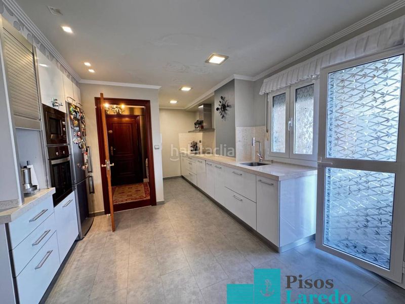 Foto e78ad6f4-9419-476c-a800-80afacb780a6. Pis amb calefacció aparcament piscina a Carlos V Laredo