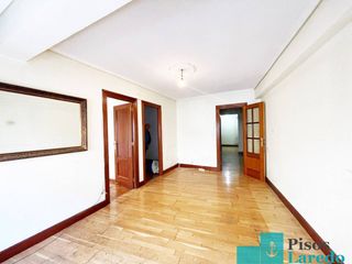 Flat  Calle rentería reyes. Piso en venta en el centro de santoña