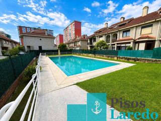 Reihenhaus in Avenida libertad 1. Magnífico chalet adosado en venta en laredo, a solo unos pasos d