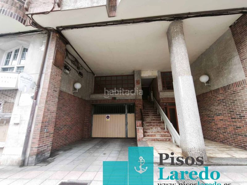 Foto df72f099-4302-446f-b51c-8da2bbab00bc. Aparcament cotxe a Centro Laredo