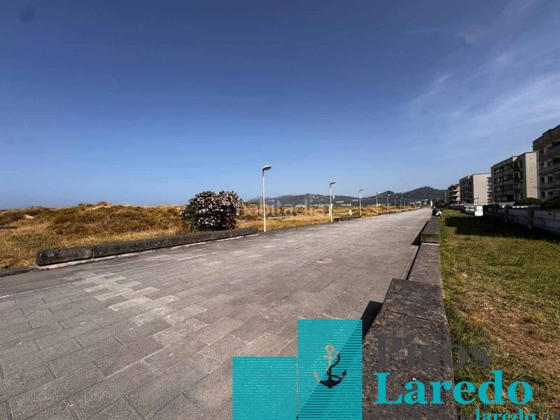 Foto 3b736ce6-18ef-4855-9b40-a671856441e9. Aparcament cotxe a Zona Playa Laredo