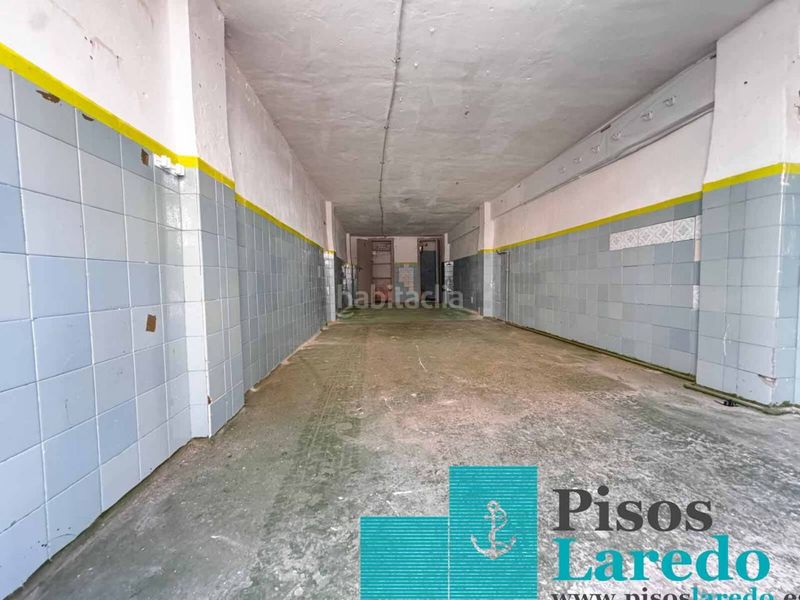 Foto b1571bd9-103d-4cd4-9e85-1acf970c3b05. Aparcament cotxe a Zona Playa Laredo