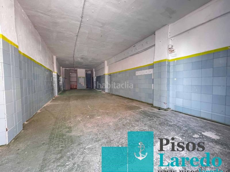 Foto b9db49de-8d9c-469b-a488-cfc22c434bc7. Aparcament cotxe a Zona Playa Laredo