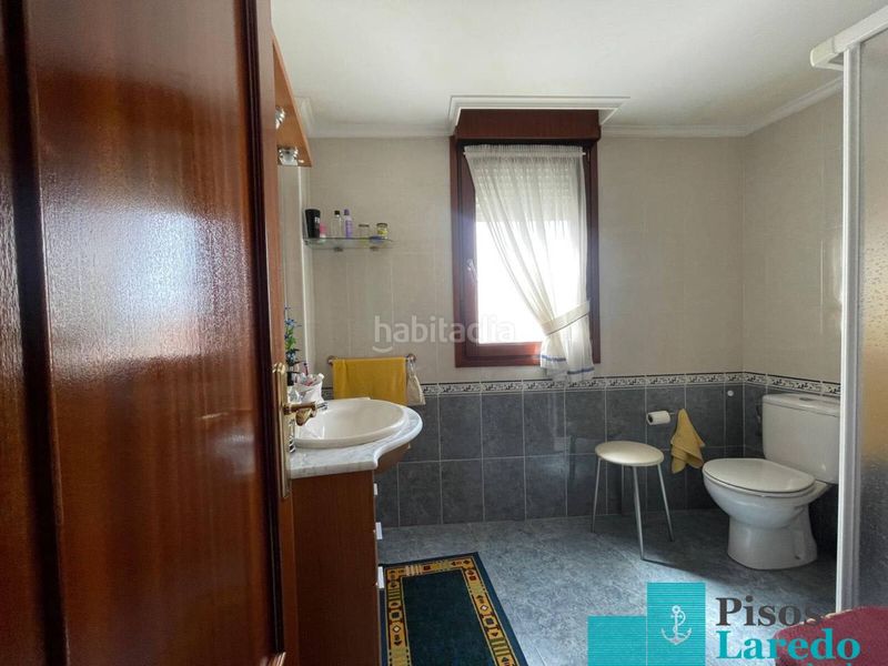 Foto 448a70d0-e16e-4f28-be2f-aaae48a491fb. Dúplex amb calefacció aparcament a Santoña