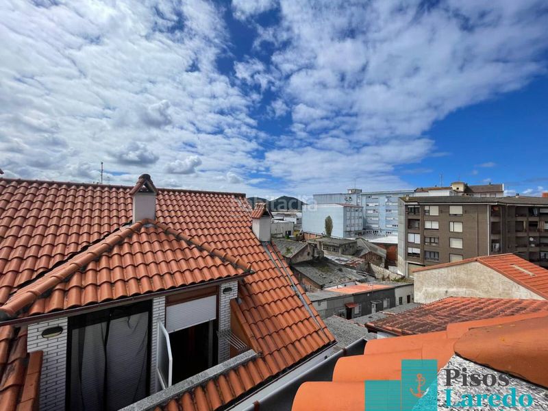 Foto d0a75699-ec7a-4652-985b-19fd29b842c0. Dúplex amb calefacció aparcament a Santoña