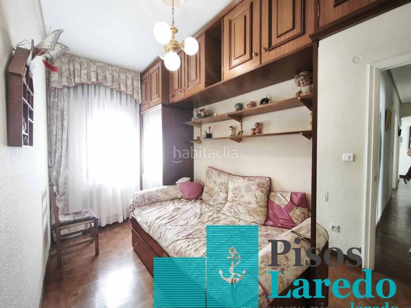 Foto c7a1352d-7e7a-4d9f-91a2-b513ff277e8c. Piso en calle marqués de valdecilla 1 piso de tres habitaciones en pleno Centro en Laredo