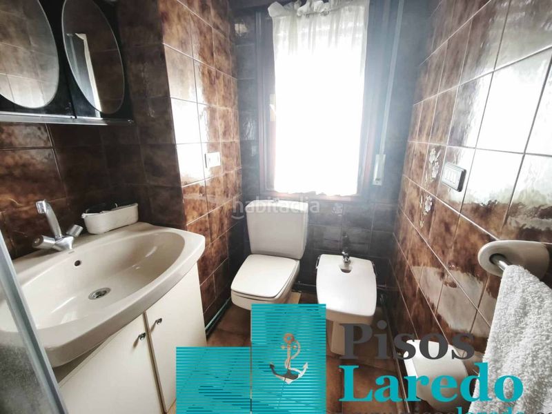 Foto cd0d814e-40e5-4850-8293-1f5bf467a422. Piso en calle marqués de valdecilla 1 piso de tres habitaciones en pleno Centro en Laredo