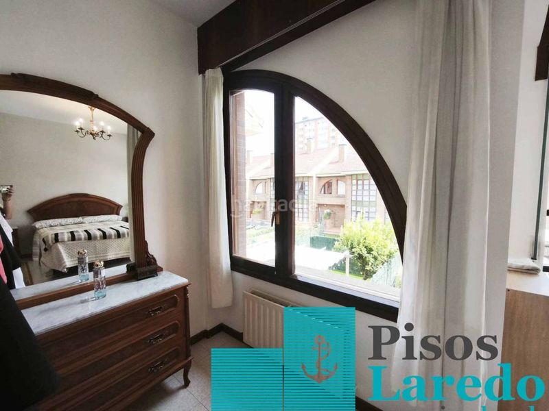 Foto 581e8a4b-cf87-4eb6-8a95-44c138f1e0fa. Casa adossada amb calefacció aparcament a Zona Playa Laredo