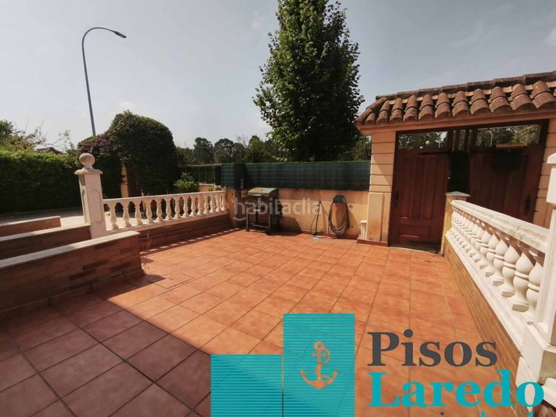 Foto b55c6977-ab90-4bc9-a04d-1c9cefe1f348. Casa adossada amb calefacció aparcament a Zona Playa Laredo
