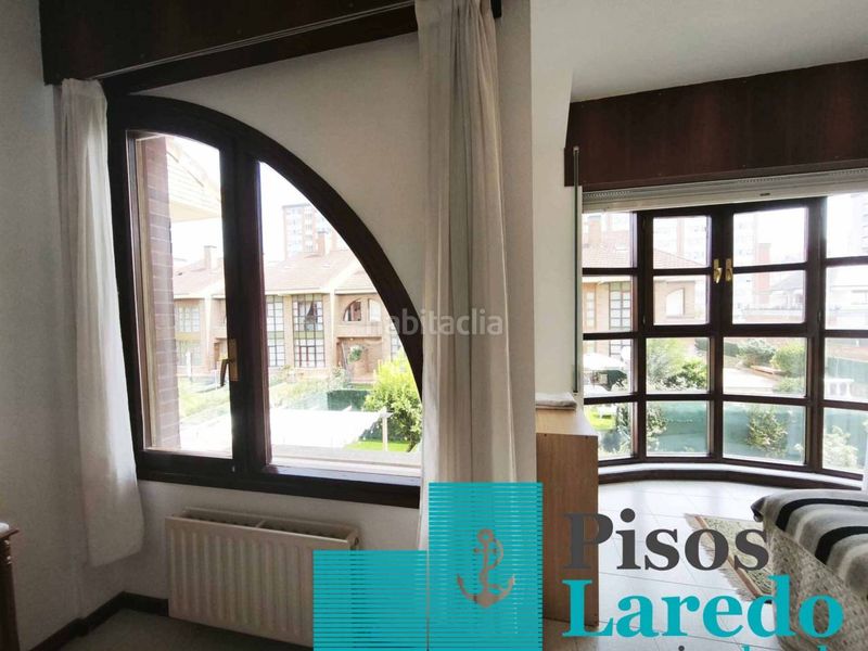 Foto d1e7d1d1-15cd-48f7-bba7-150af703c2b4. Casa adossada amb calefacció aparcament a Zona Playa Laredo