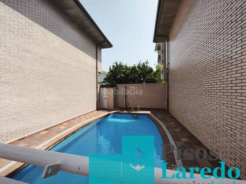 Foto cf9a3b5e-92e3-4e74-98e0-ff9ba97c93ab. Dúplex amb calefacció aparcament piscina a El Puntal Laredo