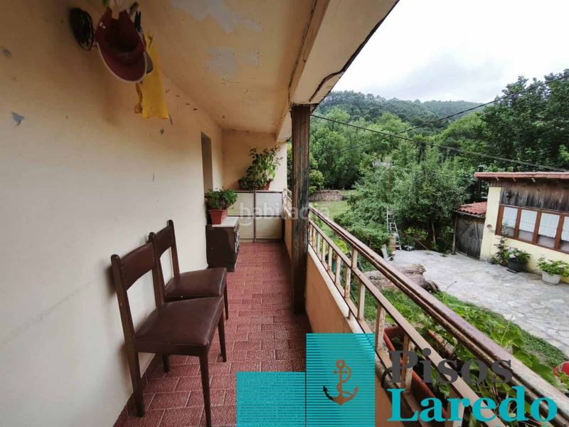 Foto 3a787018-7a53-4e0a-b593-c4804015a103. Casa aparellada amb aparcament a Rasines