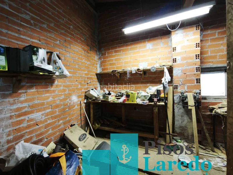 Foto c59f3728-6814-460c-9b17-b1707f3c0cc2. Casa aparellada amb aparcament a Rasines