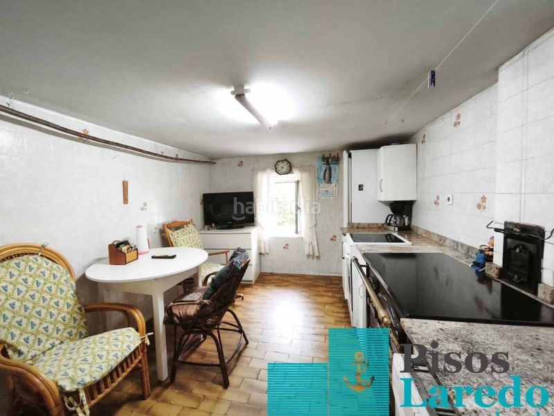 Foto f05a5dd0-4543-4c5d-9ff0-ddd3195c78c5. Casa aparellada amb aparcament a Rasines