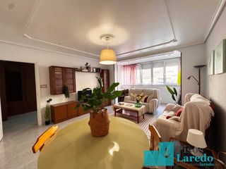 Etagenwohnung in Calle marques de valdecilla 9. Estupendo piso en venta en pleno centro de laredo
