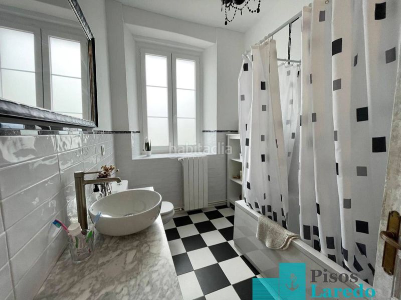 Foto c55eb69b-2dbd-4f81-b2be-544daca7309f. Piso en travesia río 1 espectacular vivienda en Ampuero