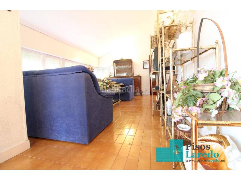 Foto 1527963a-9a26-473b-bbd2-bacc748f0d27. Chalet  en venta en El Puntal Laredo
