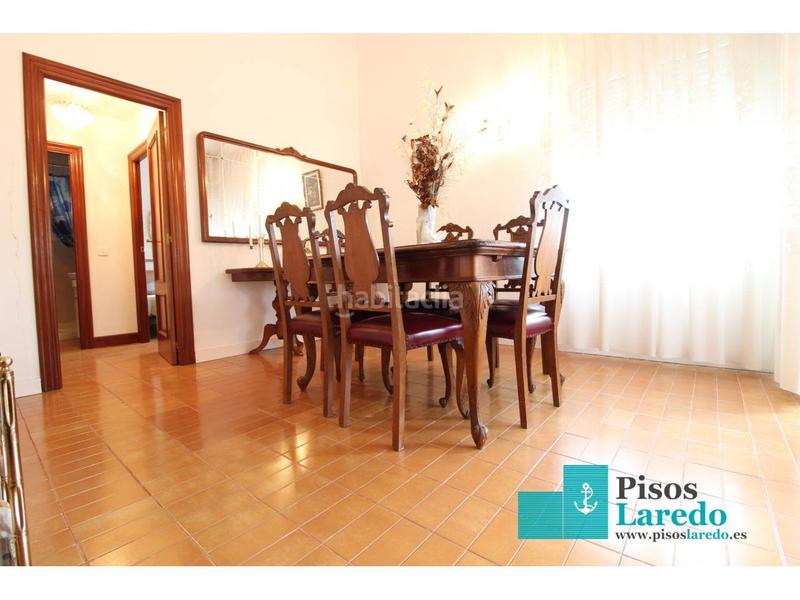 Foto 21398f90-459e-49f3-87d8-5bce88e2fe48. Chalet  en venta en El Puntal Laredo