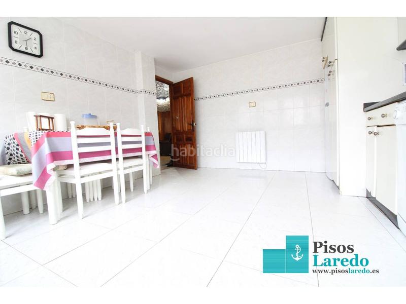 Foto 29285fa2-3160-4901-adfa-bb6bcb86620a. Chalet  en venta en El Puntal Laredo