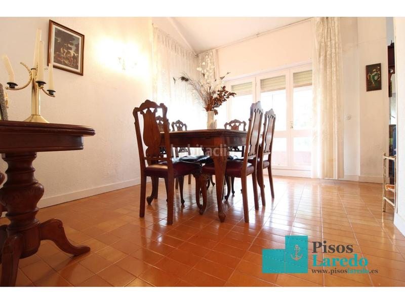 Foto 51ad40ab-7c46-4a48-a35f-db4a9e2f4b95. Chalet  en venta en El Puntal Laredo