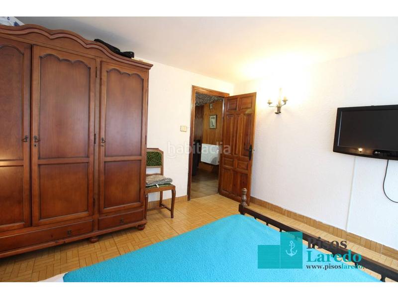 Foto 5b735703-1e99-4d71-8e25-3cb71a931a62. Chalet  en venta en El Puntal Laredo