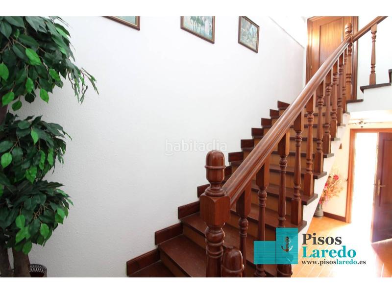 Foto 7319de63-5eb7-4eeb-bd10-8575505f304a. Chalet  en venta en El Puntal Laredo