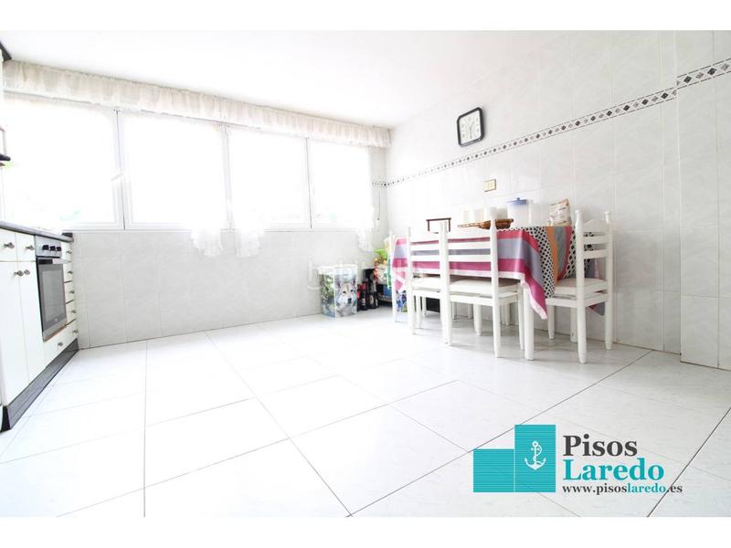 Foto 827a218c-c28b-4220-8611-752ac26bd162. Chalet  en venta en El Puntal Laredo