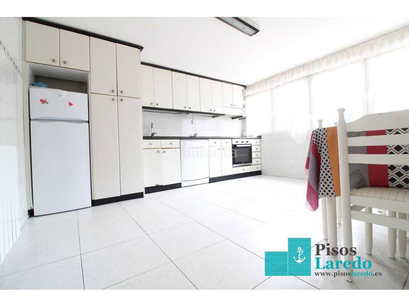 Foto c736c6be-cb3e-46fa-bac7-18e488862f71. Chalet  en venta en El Puntal Laredo