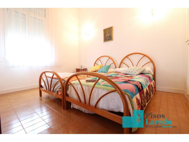 Foto e90128b6-2456-4dbf-b72f-76d4d2f942b4. Chalet  en venta en El Puntal Laredo