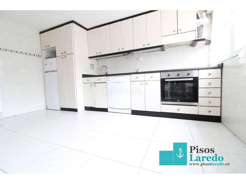 Foto f1712de0-0081-4cda-bc1c-9bf477c8493f. Chalet  en venta en El Puntal Laredo